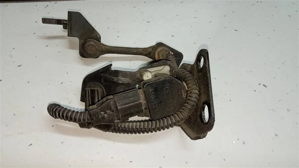 Б.у. датчик дорожного просвета MITSUBISHI OUTLANDER XL CW5W MITSUBISHI OUTLANDER XL CW5W