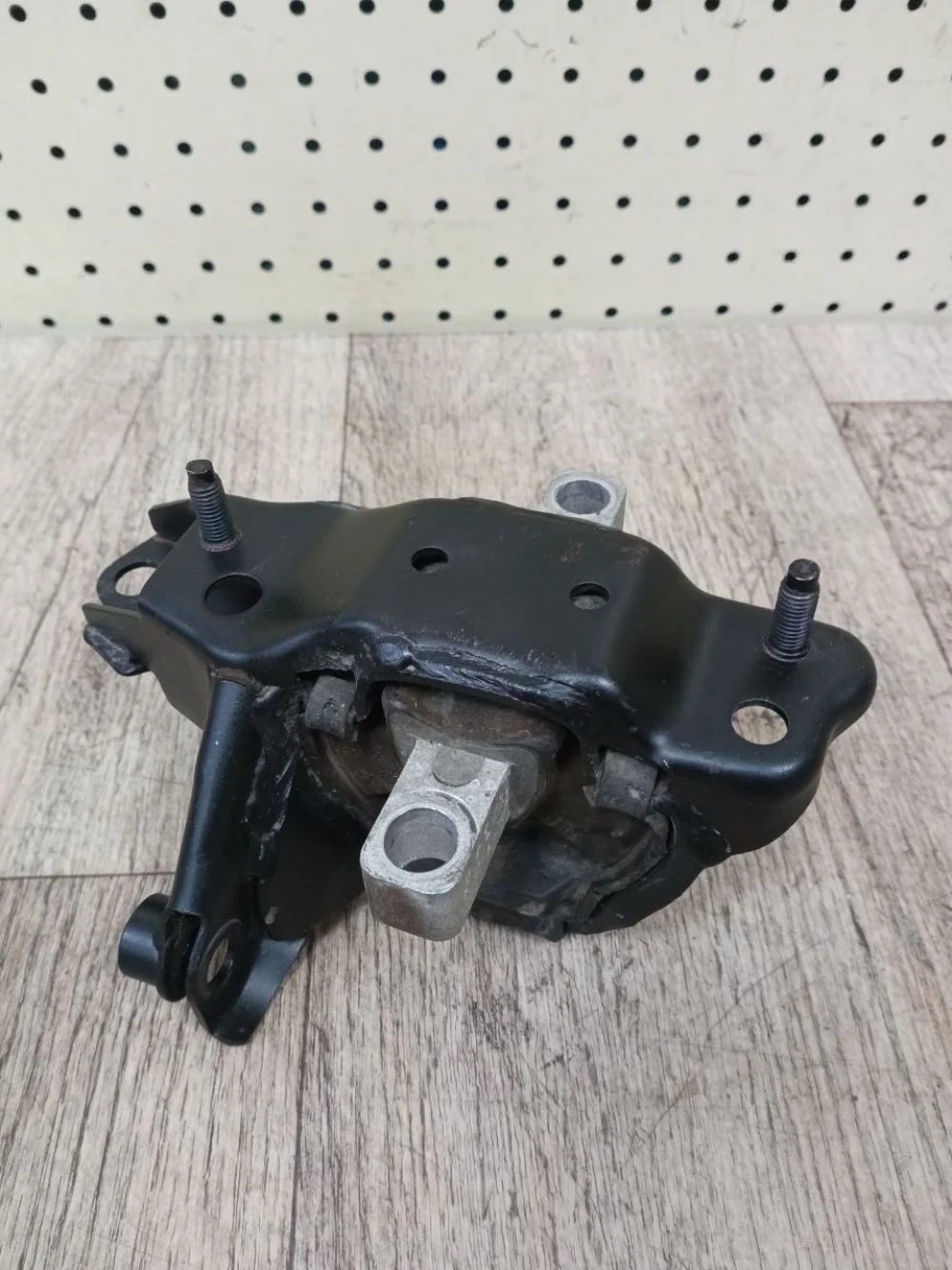 Опора подушка левая Volkswagen Polo V Polo V (2009—2015) 6C1, MK5, Нет, V