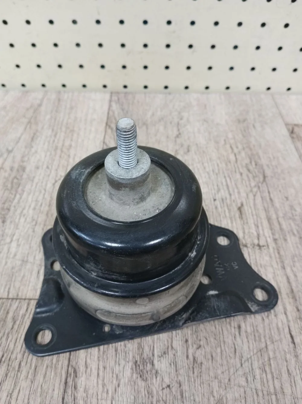 Опора двигателя правая Volkswagen Polo V (2009—2015) Polo V (2009—2015) 6C1