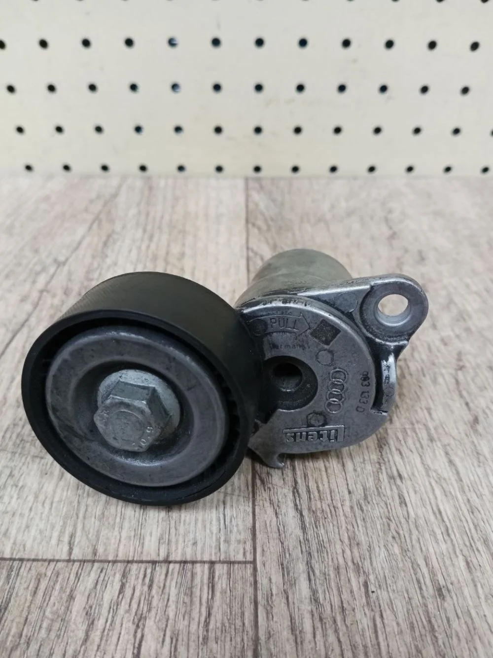 Ролик-натяжитель Audi Q5 I рестайлинг (2012—2017) Q5 I рестайлинг (2012—2017) 8RB