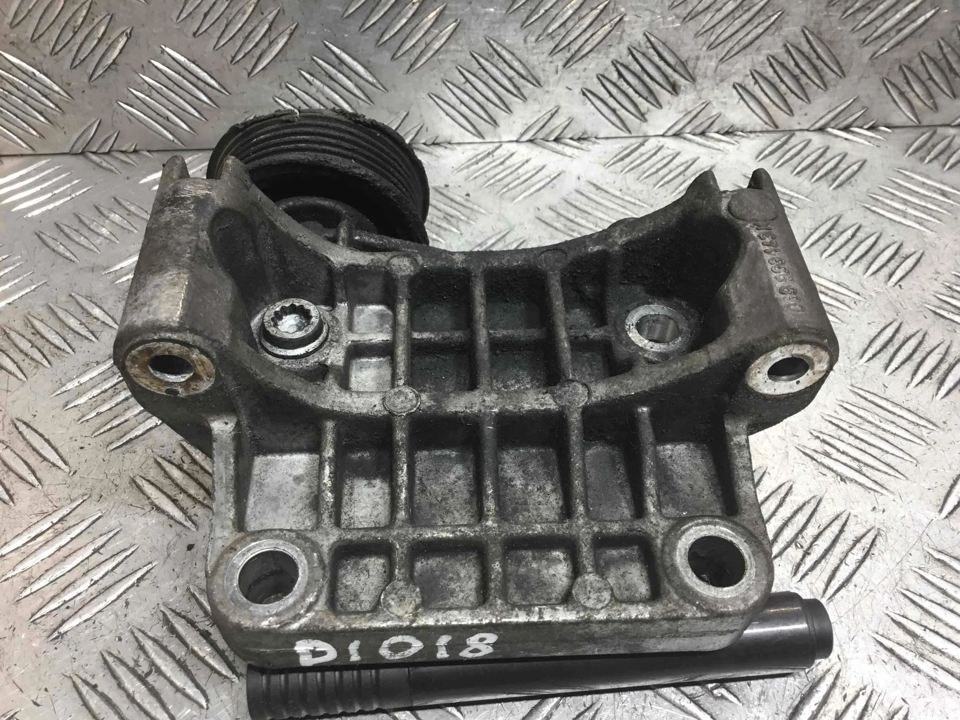 Кронштейн генератора Audi A6 C6/4F (2004-2008) дизель 2.7  Механика Седан