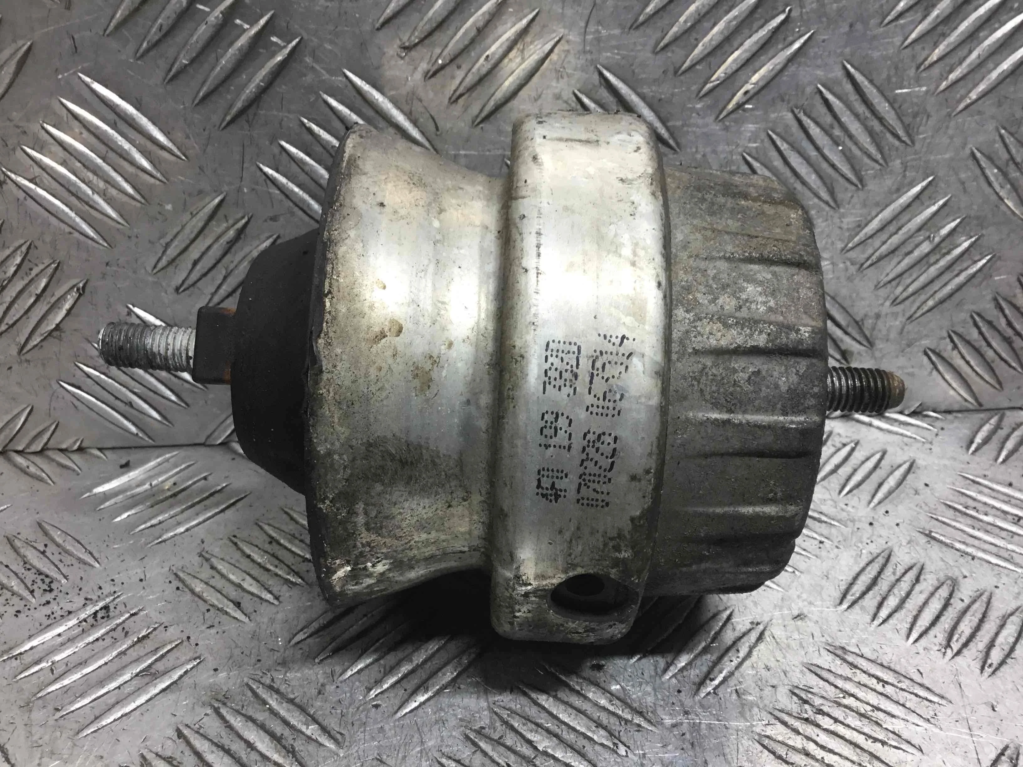 Подушка крепления двигателя Audi A6 C6/4F (2004-2008) дизель 2.7  Механика Седан