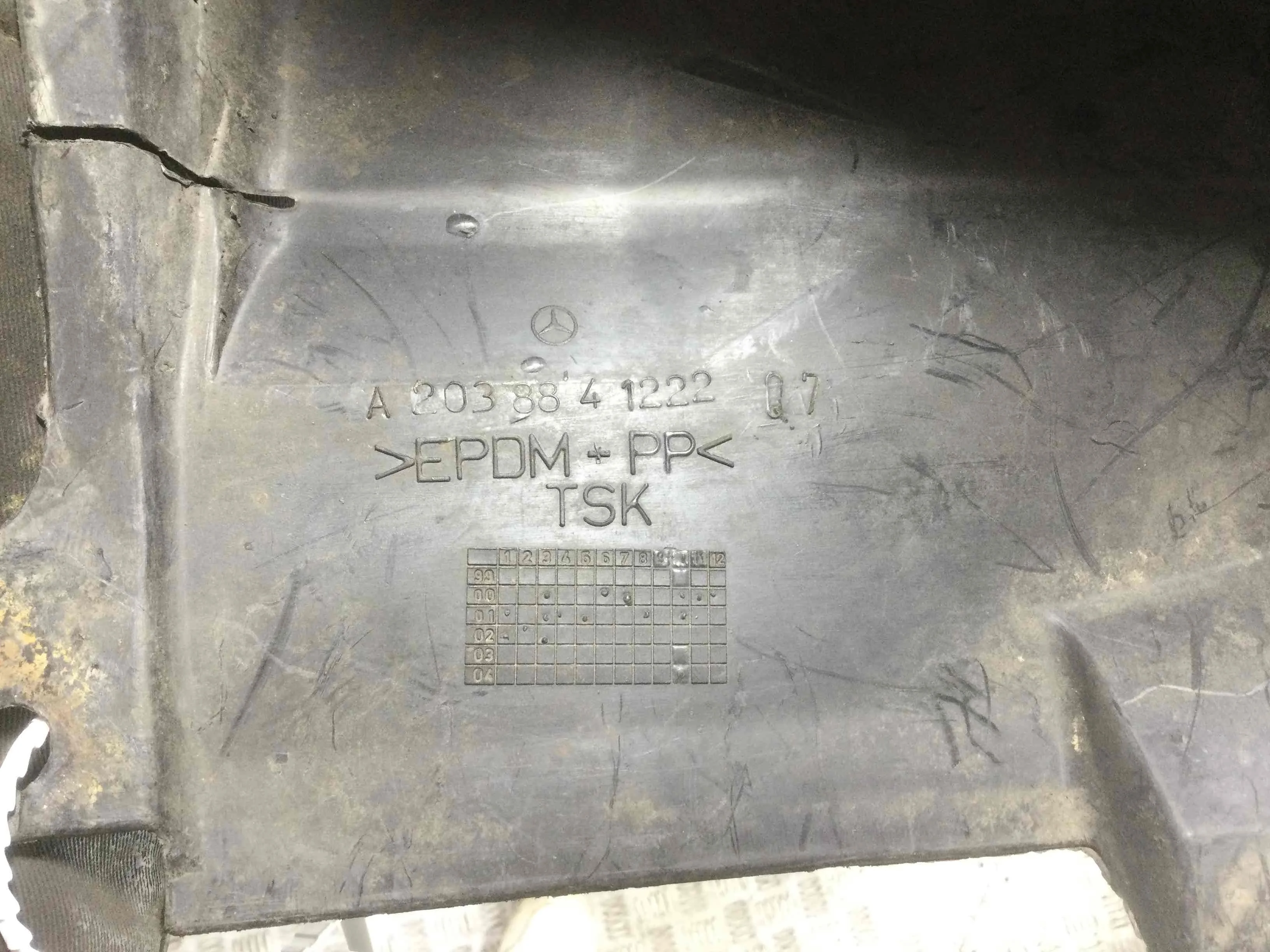 Защита арок передняя правая (подкрылок) Mercedes C-klasse W203/S203/CL203 (2000-2004) бензин 2.0 i Механика Седан