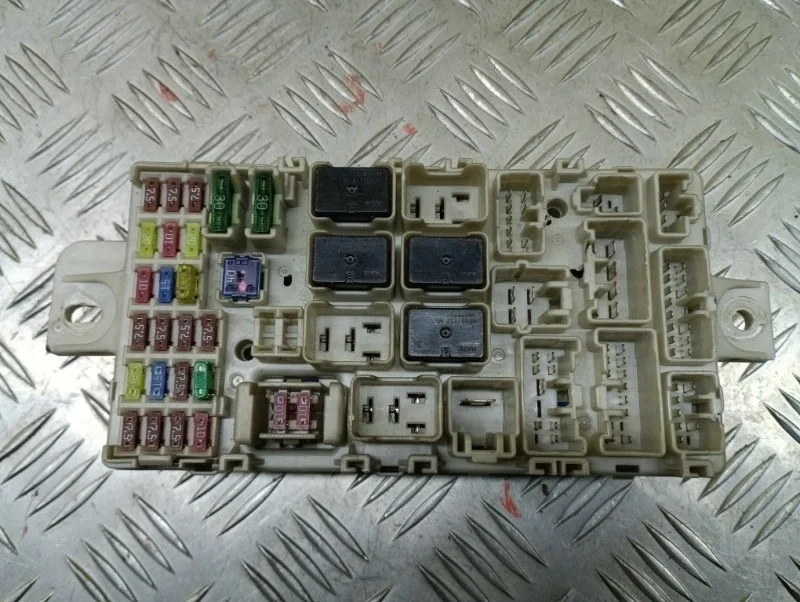 Блок предохранителей Mitsubishi L200 (2006-2015) 2007 8565A013 2.5 D 4D56