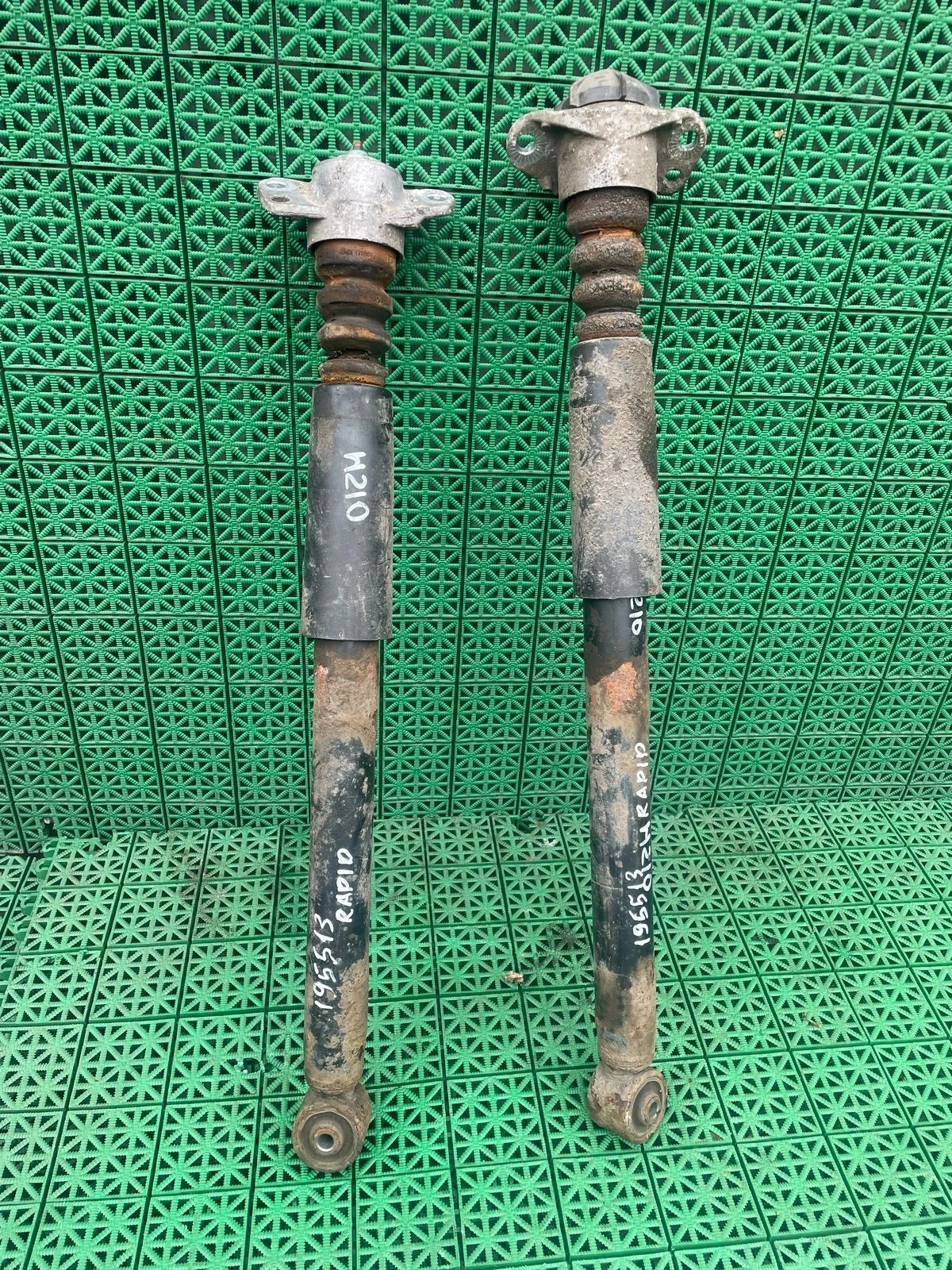 Амортизатор AUDI A3, SKODA OCTAVIA 1U, FABIA 1/2, VOLKSWAGEN GOLF 4 BORA, POLO 1999- задний б/у A1(2011-2014);FABIA 1(2000-2006);FABIA 2(2007-2015);POLO(2010-;RAPID(2013-