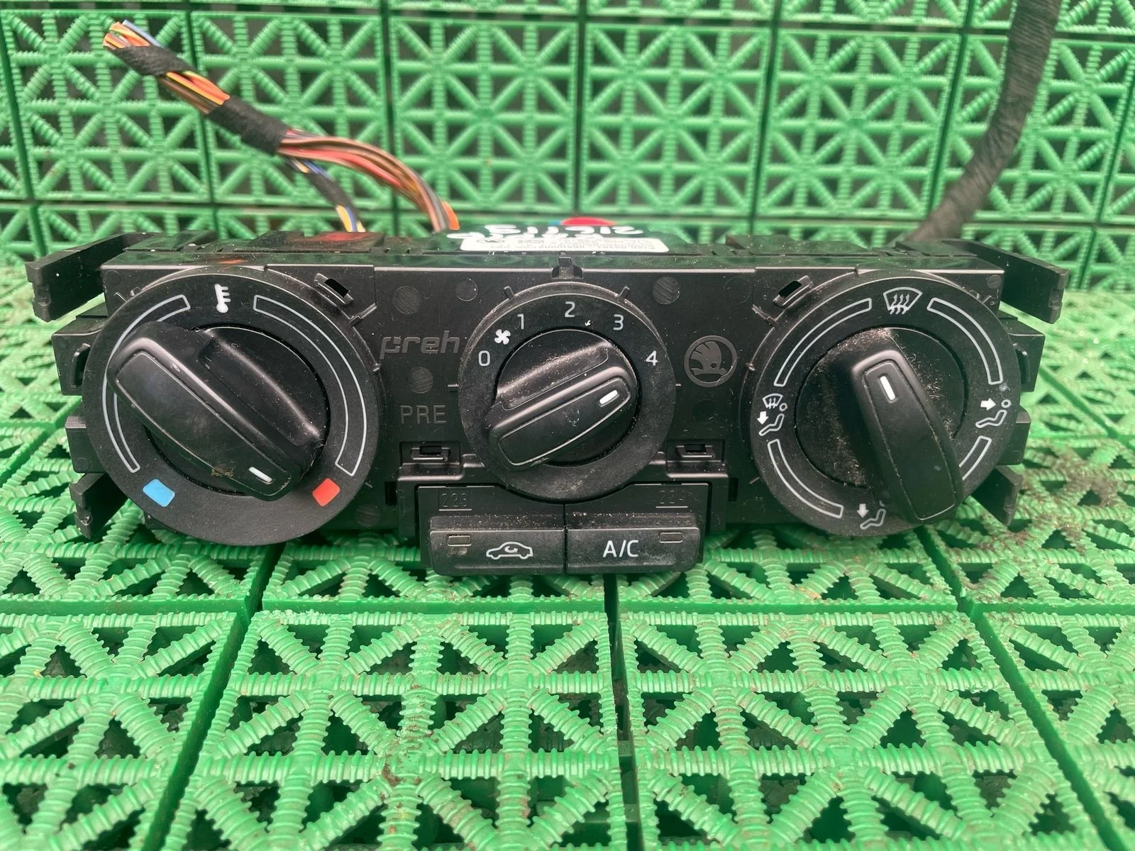 Блок управления климат контролем отопителем SKODA RAPID 2013- б/у RAPID(2013-