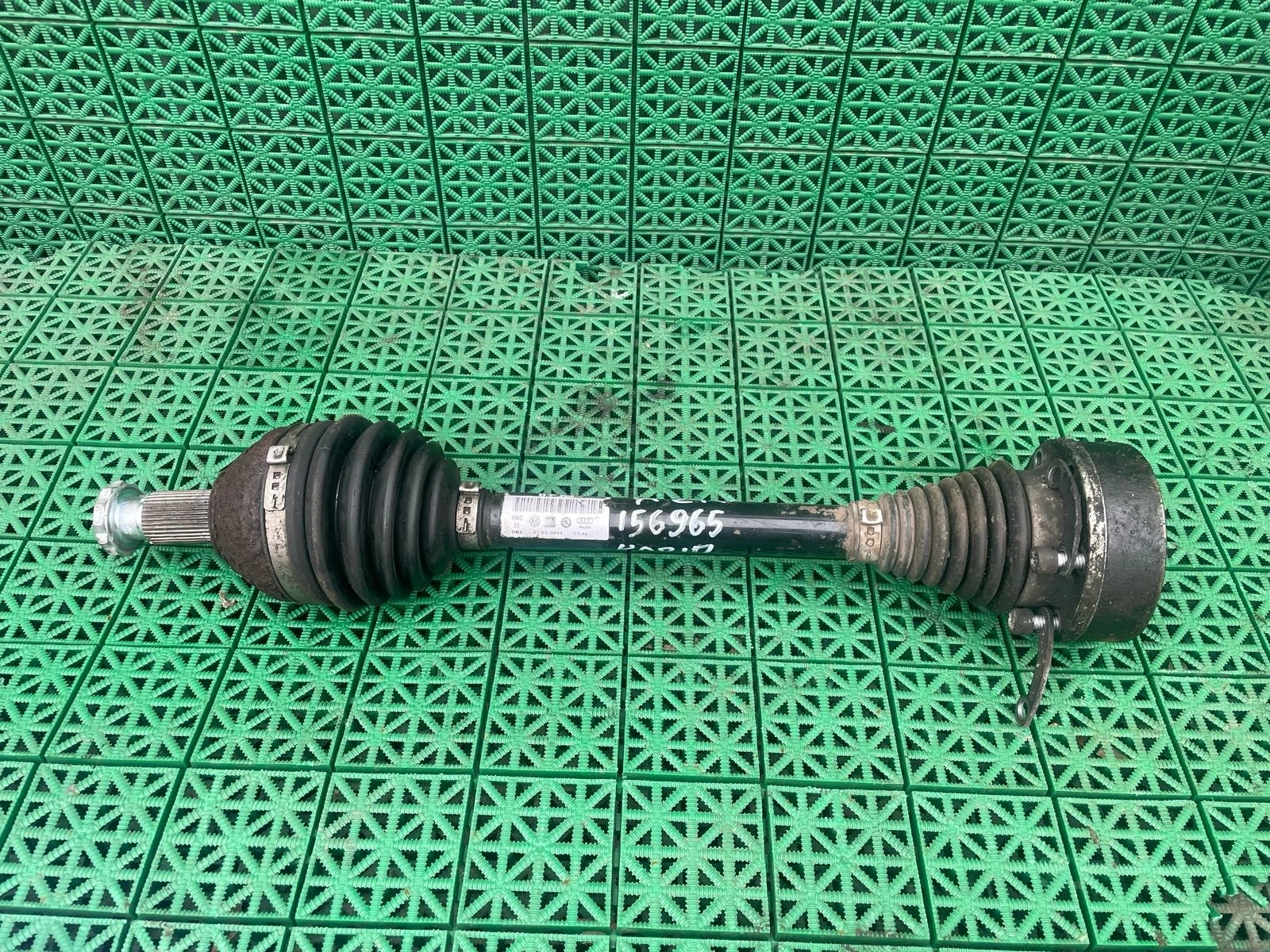 Вал привода со шрусами AUDI A1, SKODA FABIA 2, RAPID, VOLKSWAGEN POLO 2010- МКПП левый 52/100 б/у A1(2011-2014);FABIA 2(2007-2015);RAPID(2013-;POLO(2010-