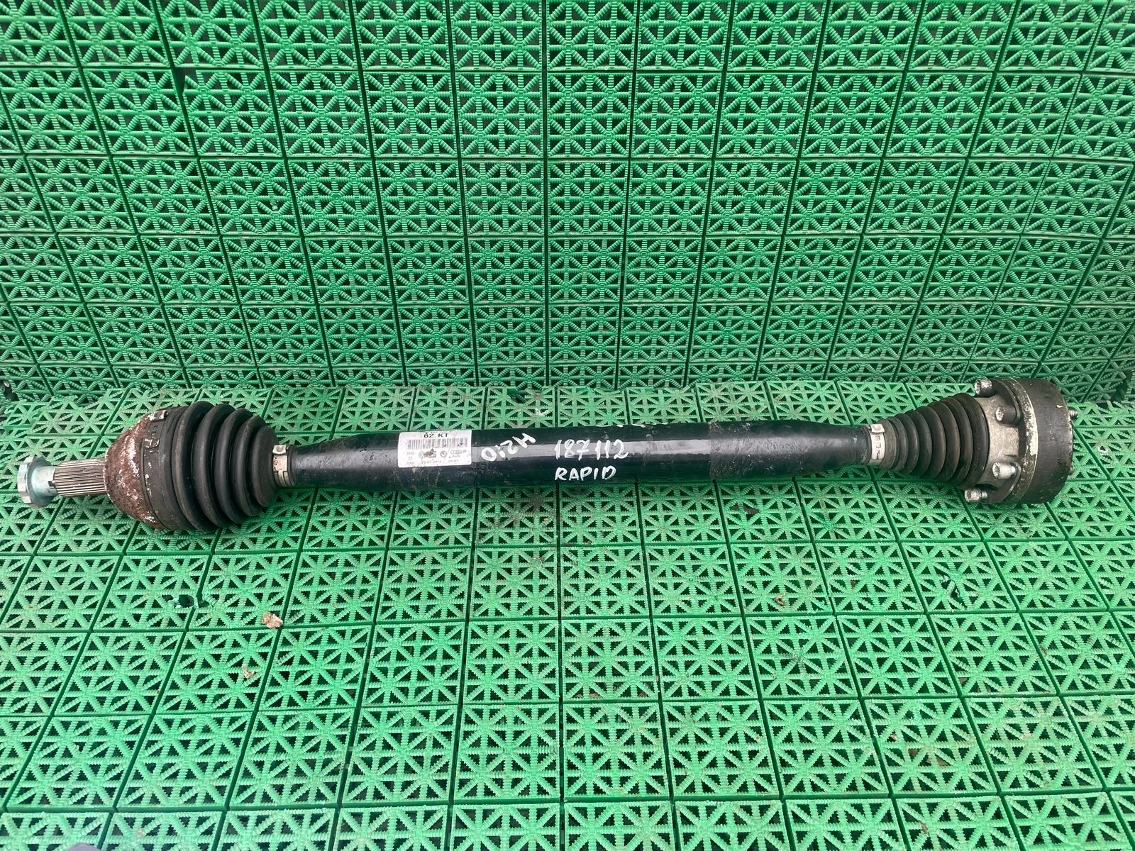 Вал привода со шрусами AUDI A1, SKODA FABIA 2, RAPID, VOLKSWAGEN POLO 2010- МКПП правый 770/100 б/у A1(2011-2014);FABIA 2(2007-2015);RAPID(2013-;POLO(2010-