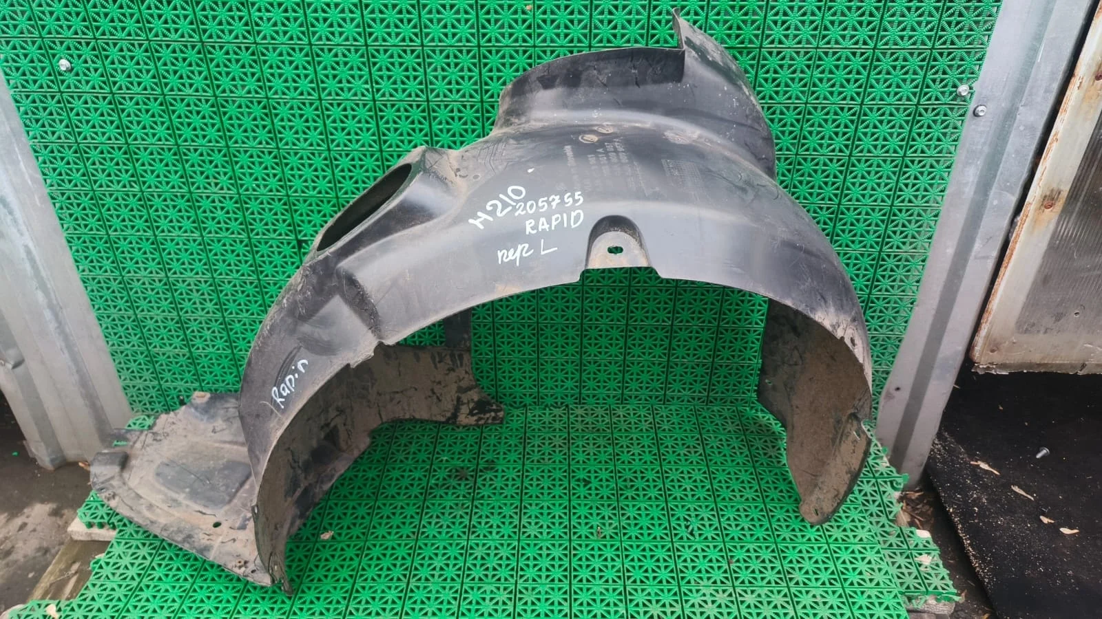 Подкрылок, локер SKODA RAPID 2013- передний левый б/у RAPID(2013-