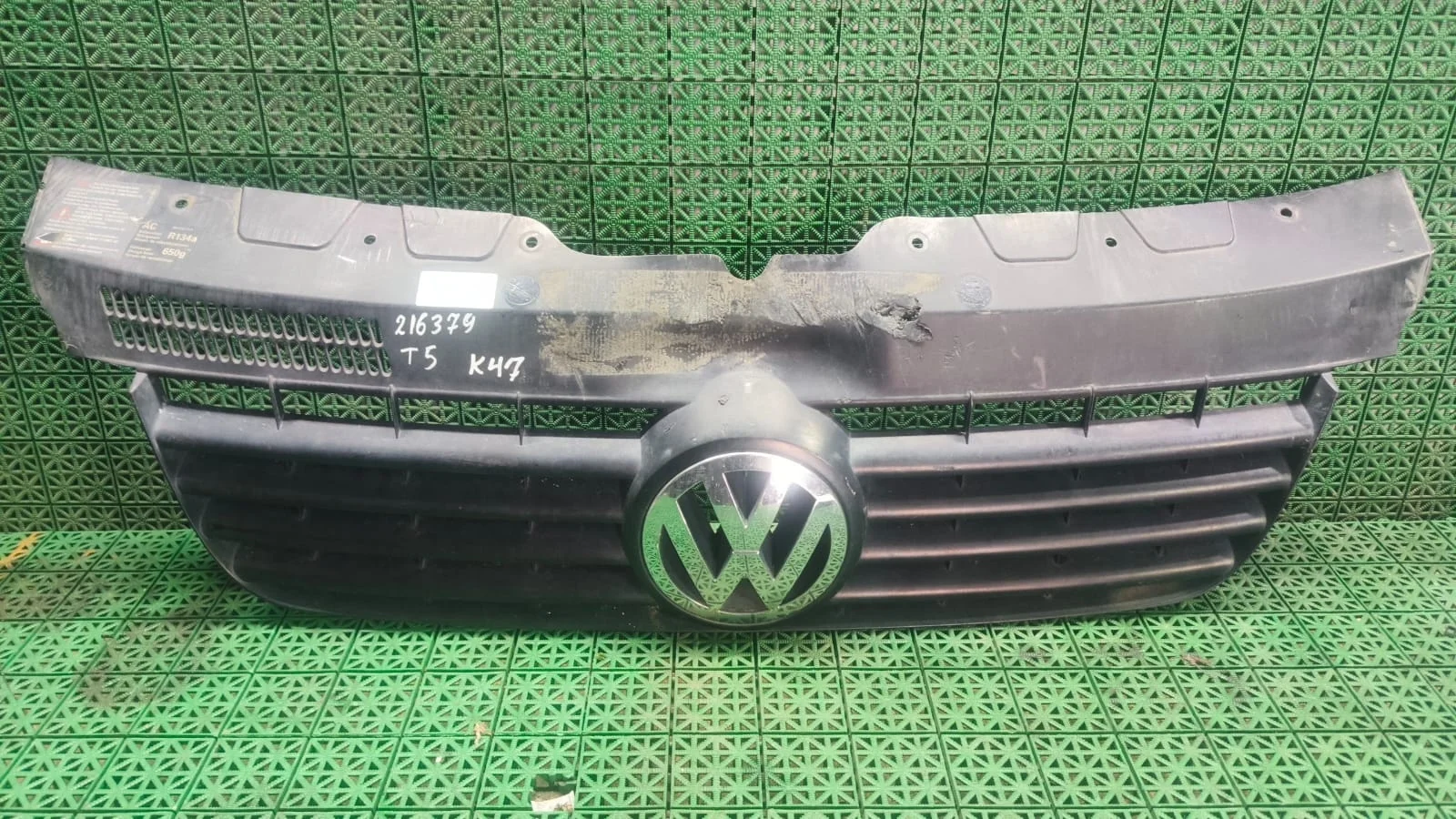Решетка радиатора VOLKSWAGEN TRANSPORTER T5 2003- б/у TRANSPORTER T5(2003-2015)