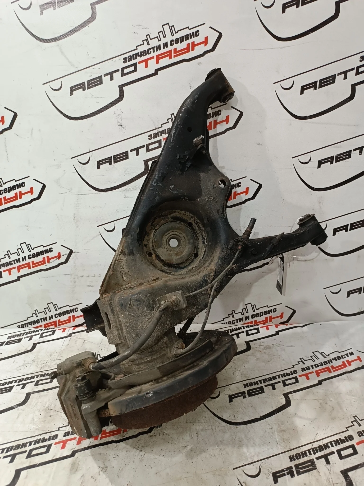 СТУПИЦА MITSUBISHI GRANDIS NA4W ЗАДНЯЯ ПРАВАЯ В СБОРЕ С РЫЧАГОМ С ТОРМОЗНЫМ ДИСКОМ И СУППОРТОМ ABS 4WD MR594444