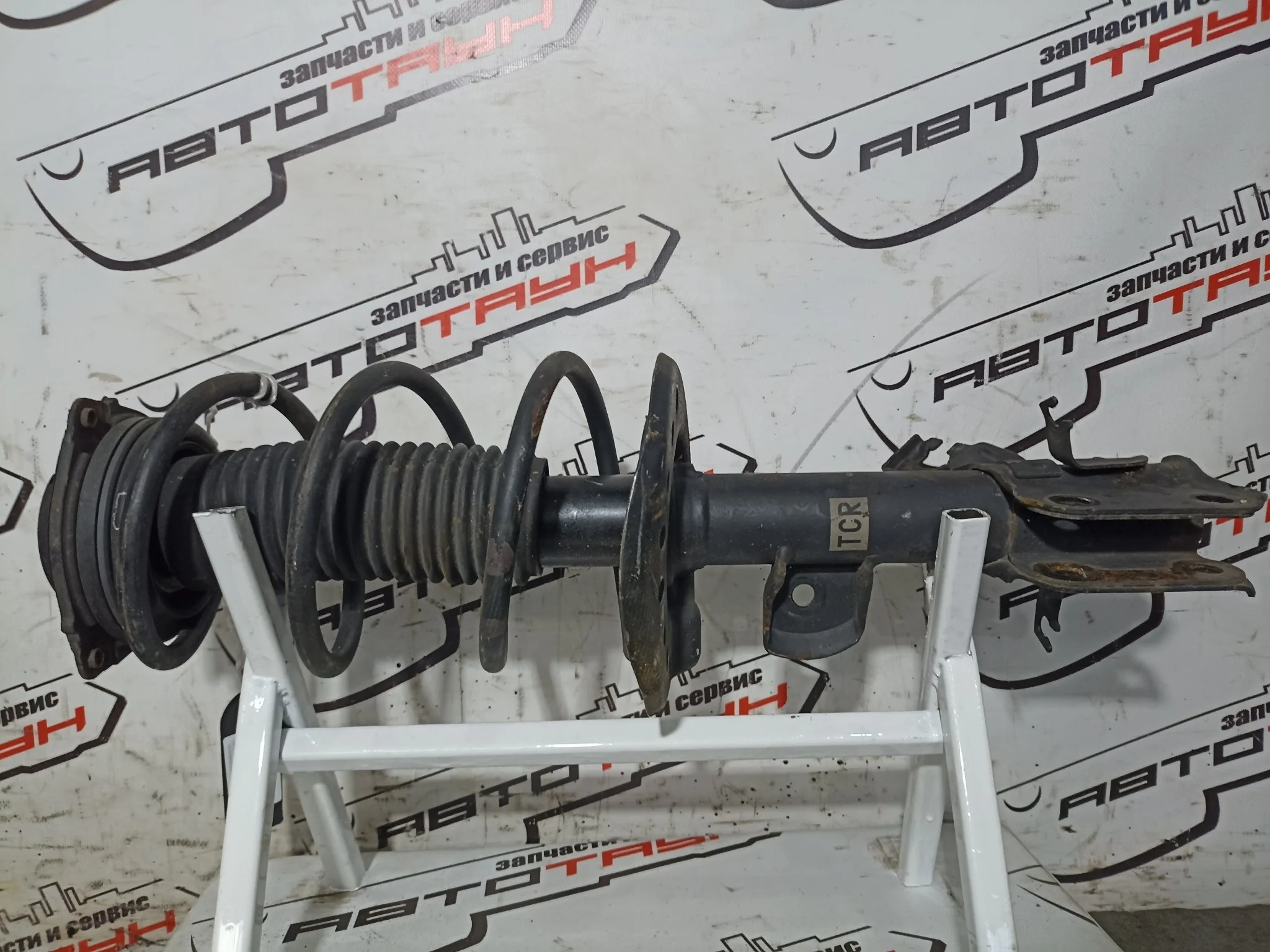 СТОЙКА ХОДОВКИ NISSAN ПЕРЕД ПРАВО E43021KC2B VA7178