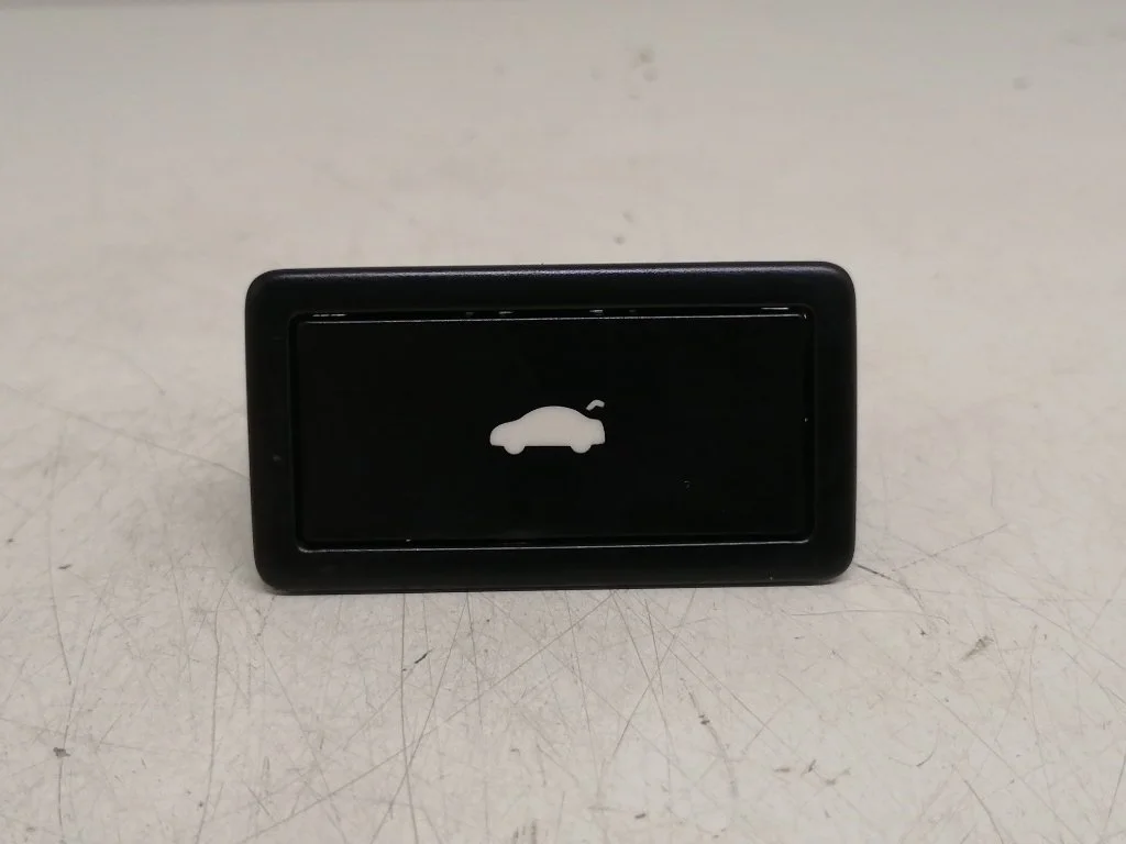 Кнопка открывания багажника Audi Q5 2011 8R