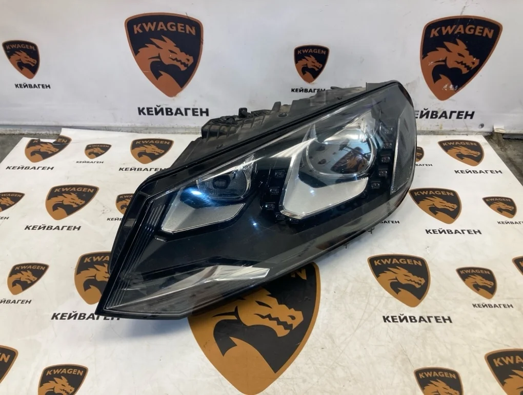 Фара ксеноновая Volkswagen Touareg 2011 7P