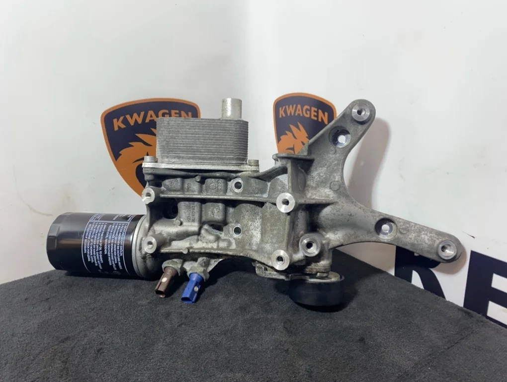 Корпус масляного фильтра Audi A5 2012 8T