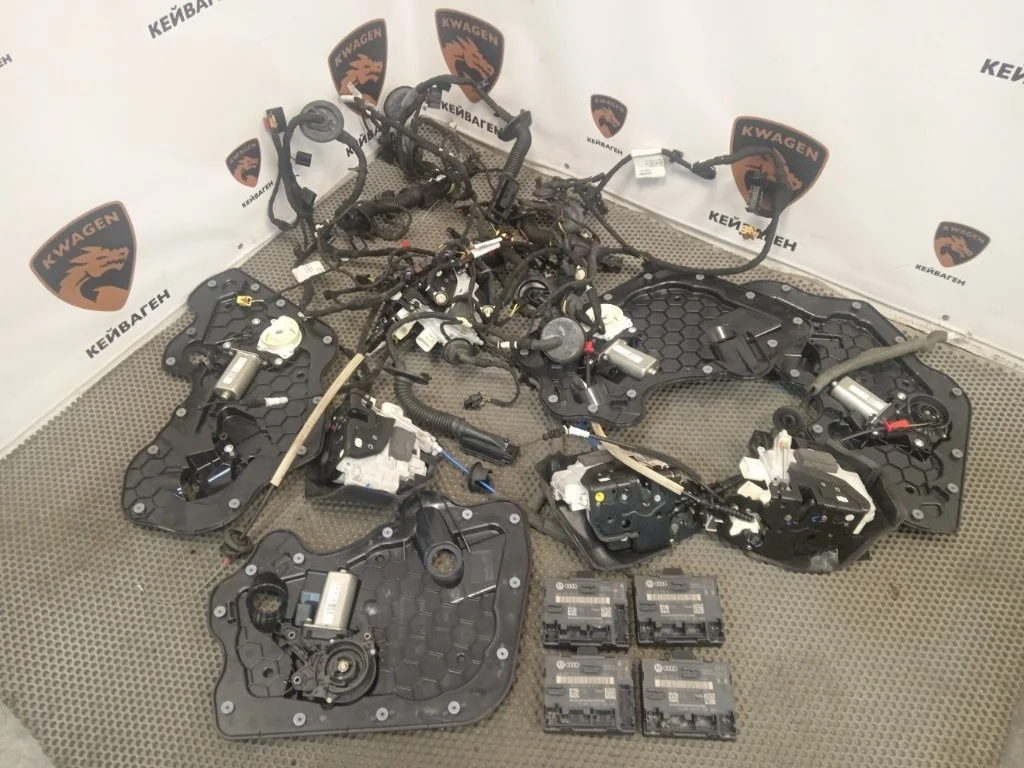 Доводчик двери комплект Audi A8 2011 D4