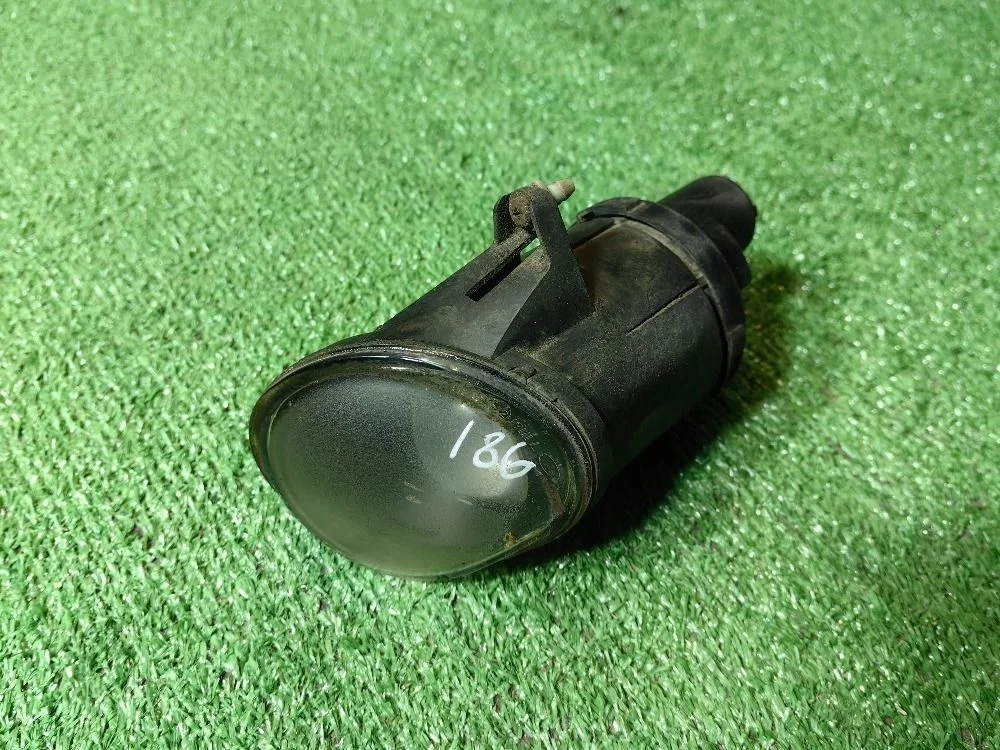 Фара противотуманная левая Volkswagen Passat B5+