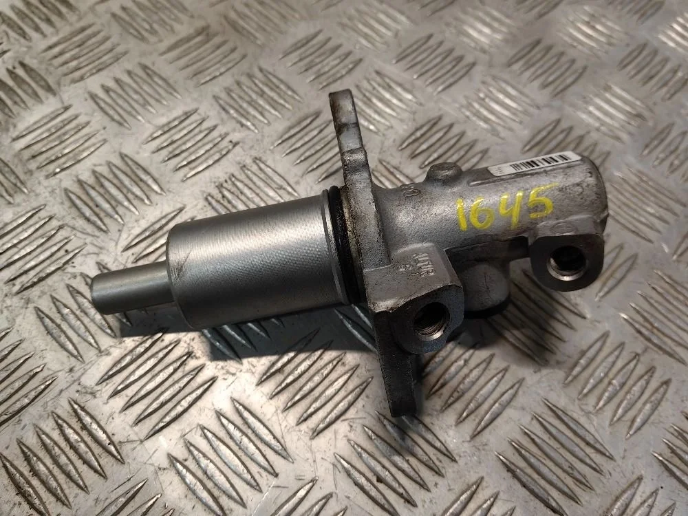 Главный тормозной цилиндр Volkswagen Passat B5+