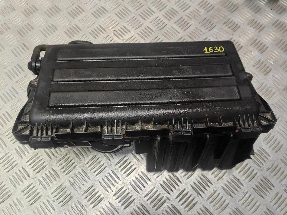 Корпус воздушного фильтра Volkswagen Polo