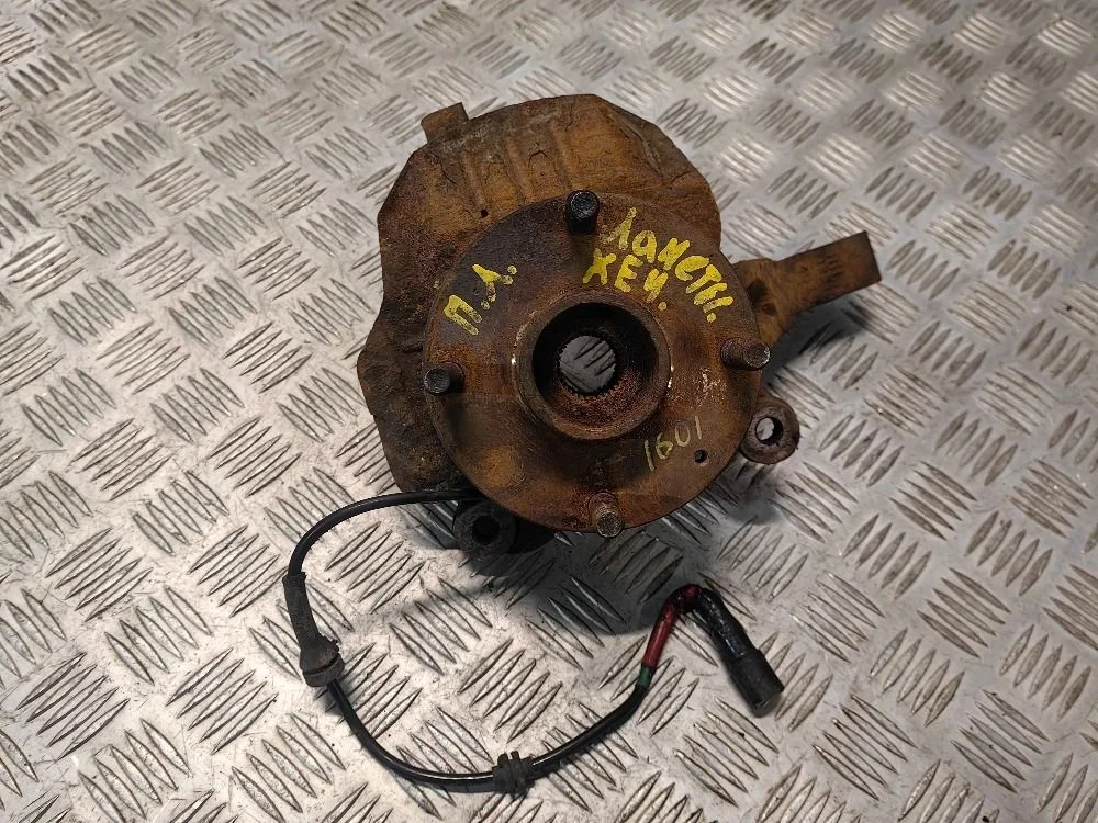 Кулак поворотный передний правый Chevrolet Lacetti