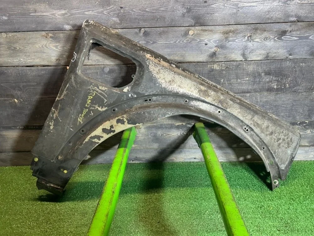 Крыло переднее правое Land Rover Discovery 4