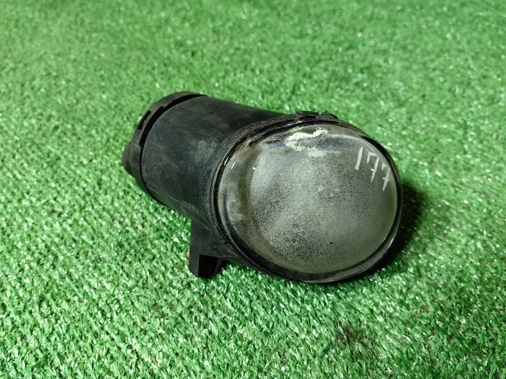 Фара противотуманная левая Volkswagen Passat B5+