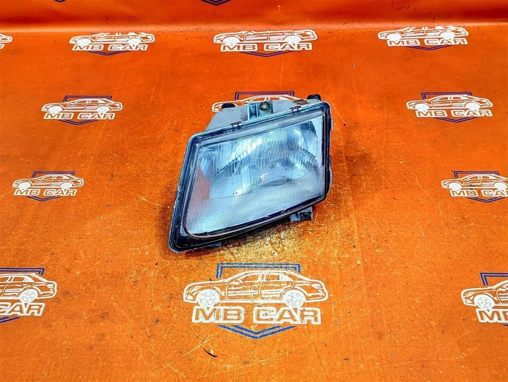 Фара левая Mercedes-Benz