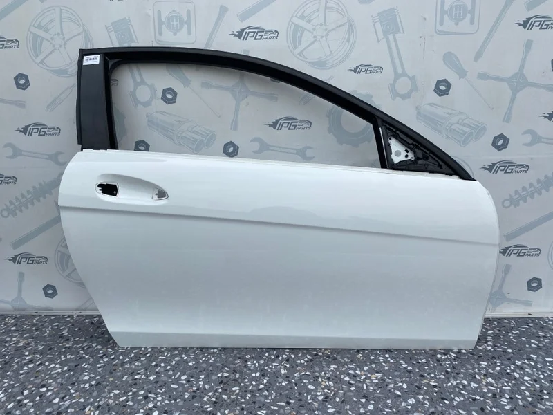 Дверь правая Mercedes-benz 2012 C204