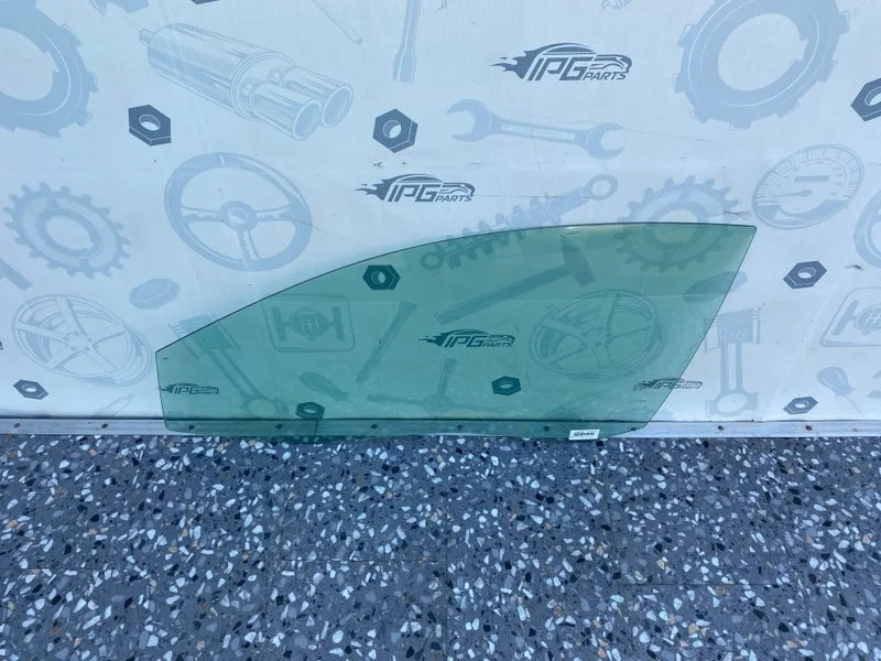 Стекло левой двери Mercedes-benz 2012 C204