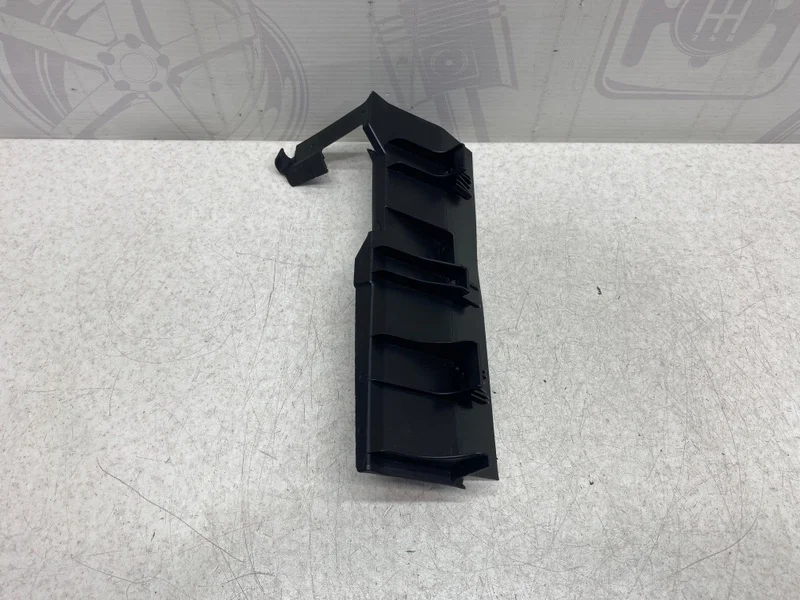 Дефлектор радиатора правый Mercedes-benz 2013 W246