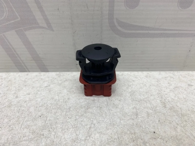 Клипса крепления радиатора Mercedes-benz 2013 W246