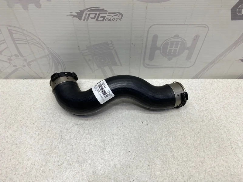 Патрубок интеркулера правый Mercedes-benz 2013 W246