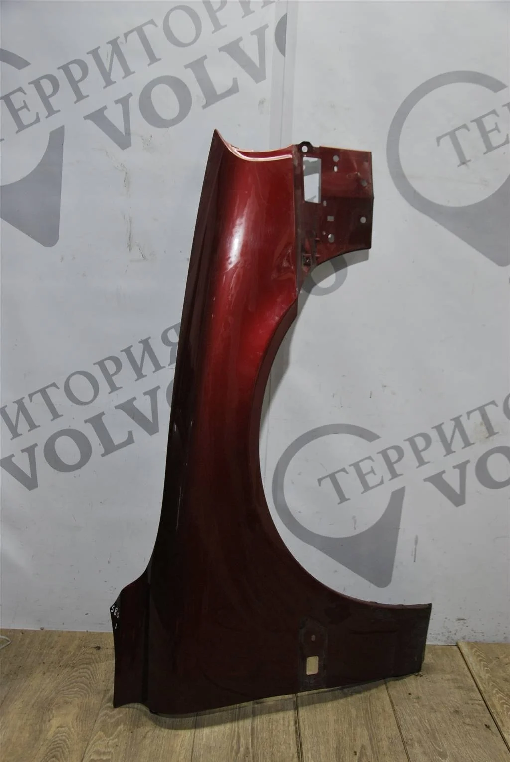 Крыло переднее правое