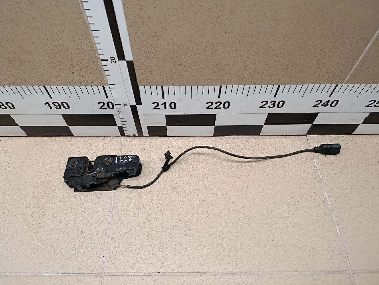 Замок капота A4 [B8] 2007-2015