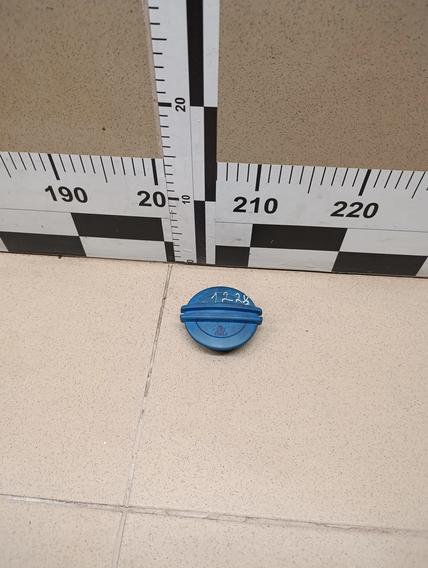 Крышка расширительного бачка A3 (8L1) 1996-2003