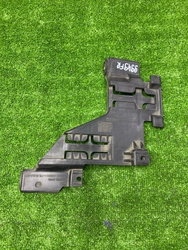 Кронштейн фары правой Audi Q5 2011 8R0941454 8R CDN