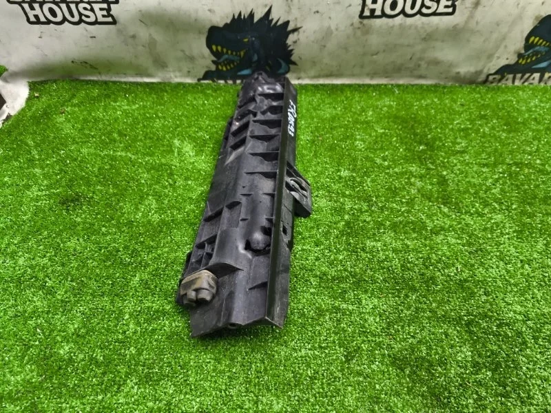 Кронштейн радиатора правый BMW 1 2006 17107524914 E87 N52B30AF