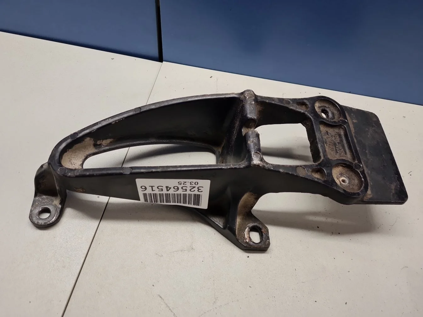 Кронштейн подножки задний левый для Land Rover Range Rover 2012-