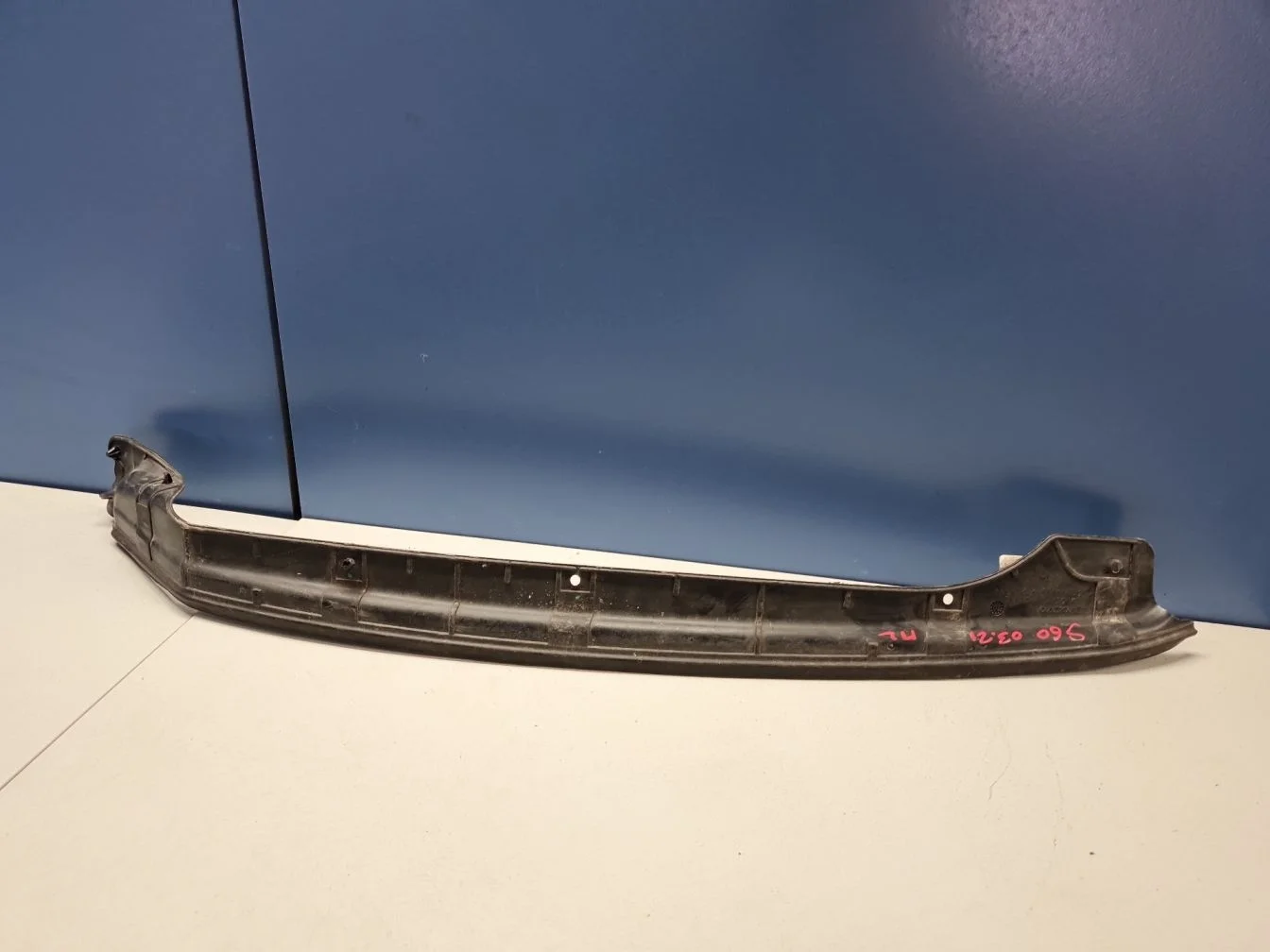 Уплотнитель двери передней левой для Volvo V60 (V60 Cross Country) 2010-2018