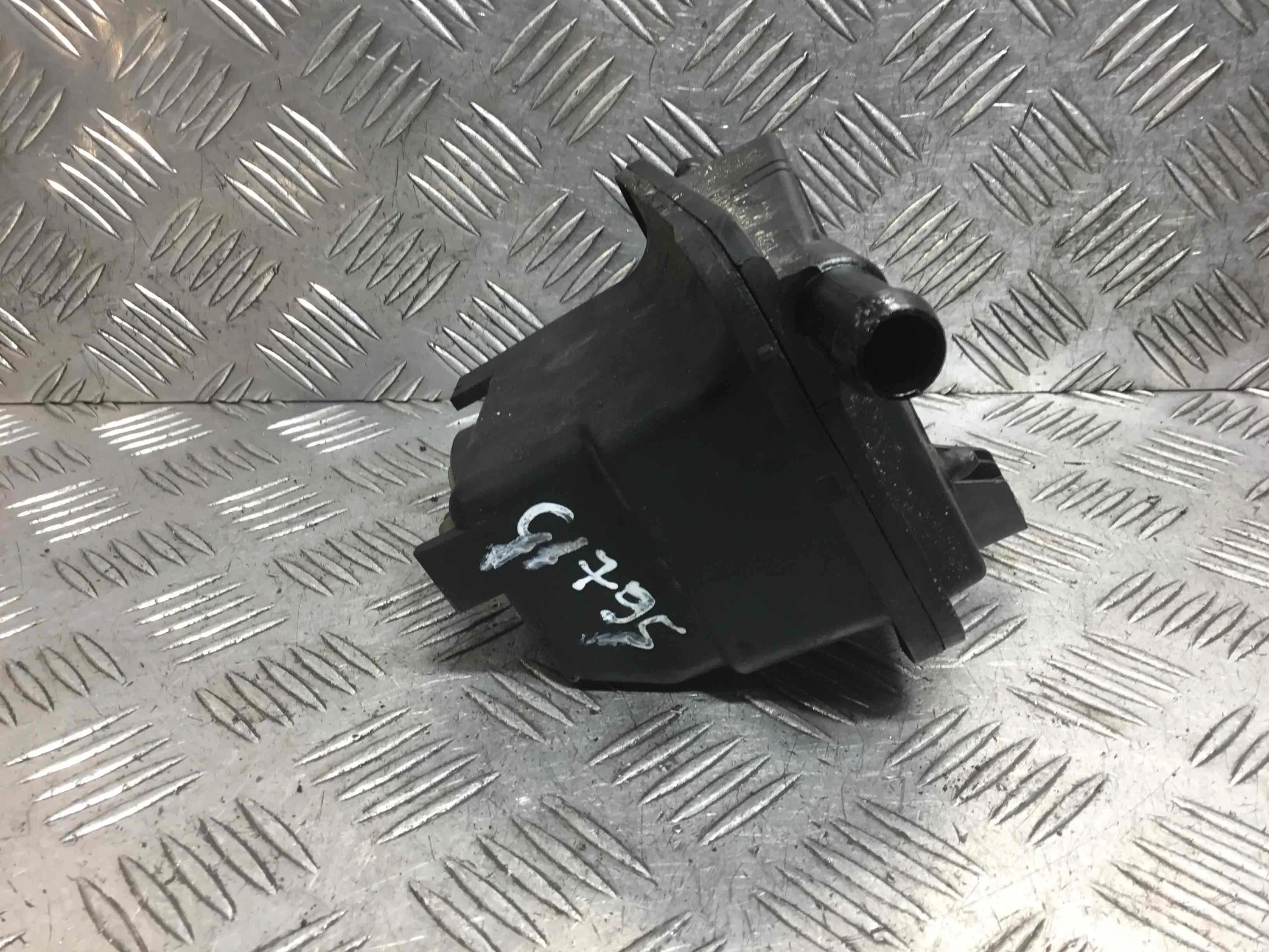 Бачок гидроусилителя Volkswagen Golf 4 поколение (1997-2004) бензин 2.0 i Механика Х/б