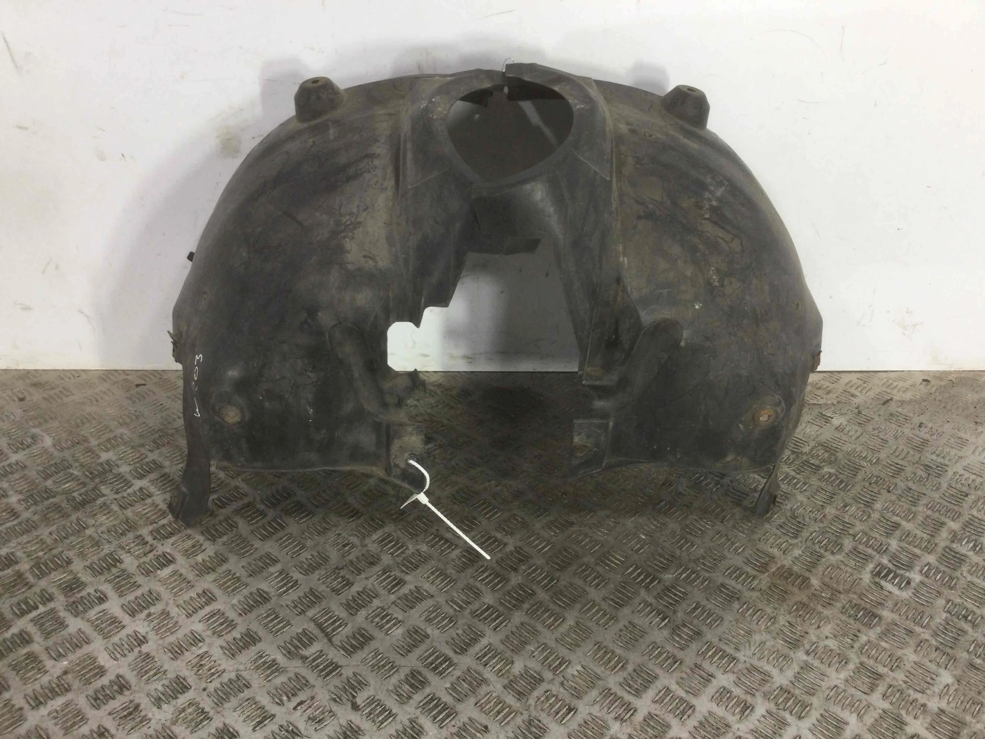 Защита арок передняя правая (подкрылок) Mercedes C-klasse W203/S203/CL203 (2000-2004) бензин 2.0 i Механика Седан