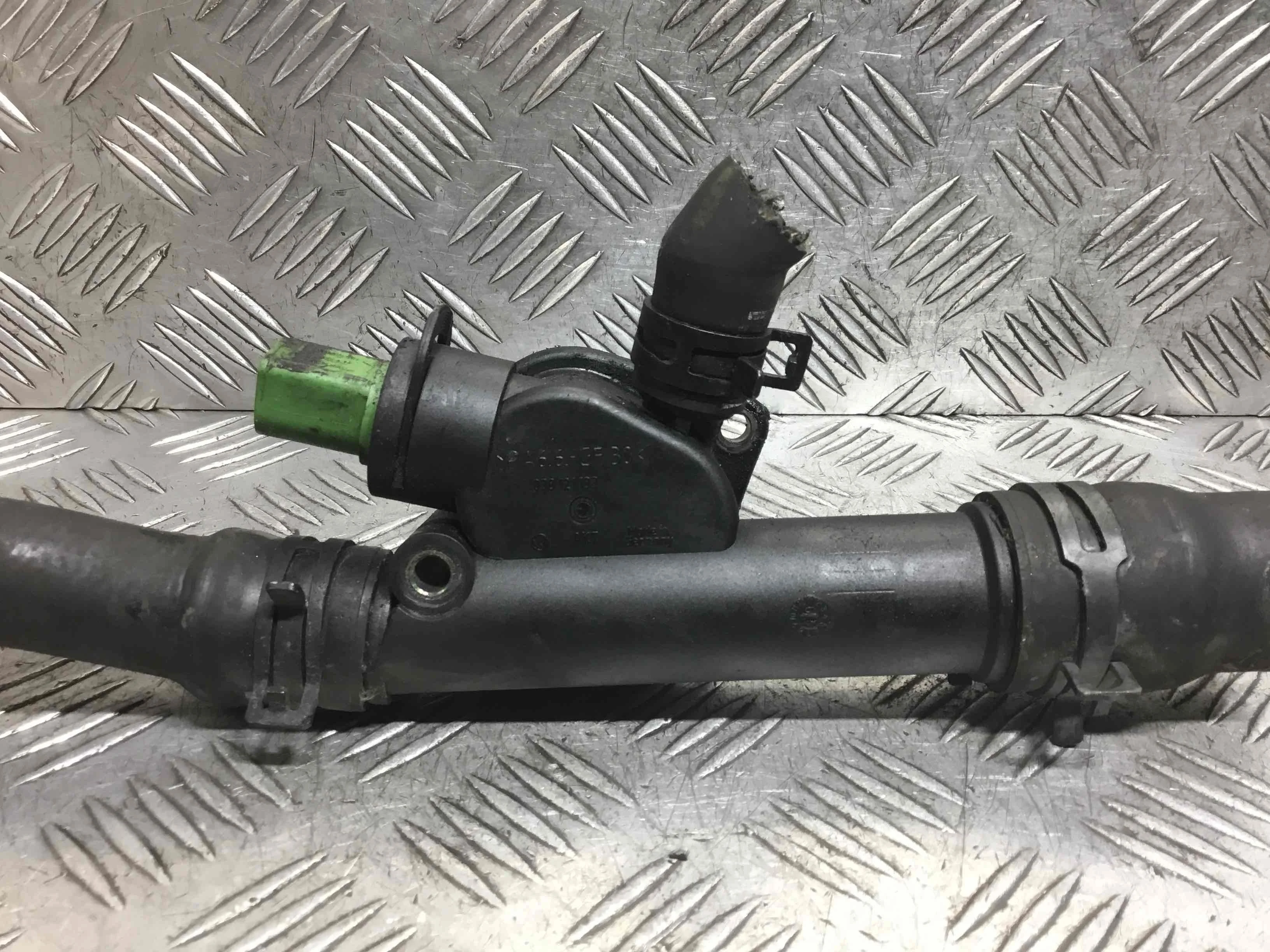 Фланец (тройник) системы охлаждения Volkswagen Lupo 6X (1998-2005) дизель 1.4 TDI Механика Х/б