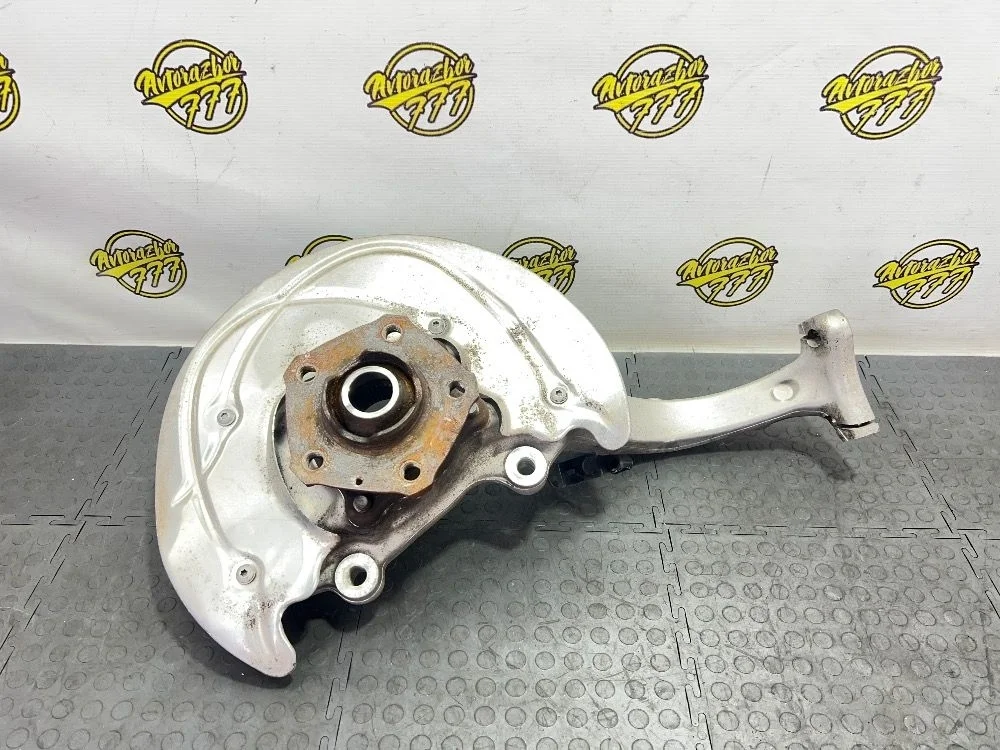 Кулак поворотный передний левый Audi A4 B9 (2015—2020)