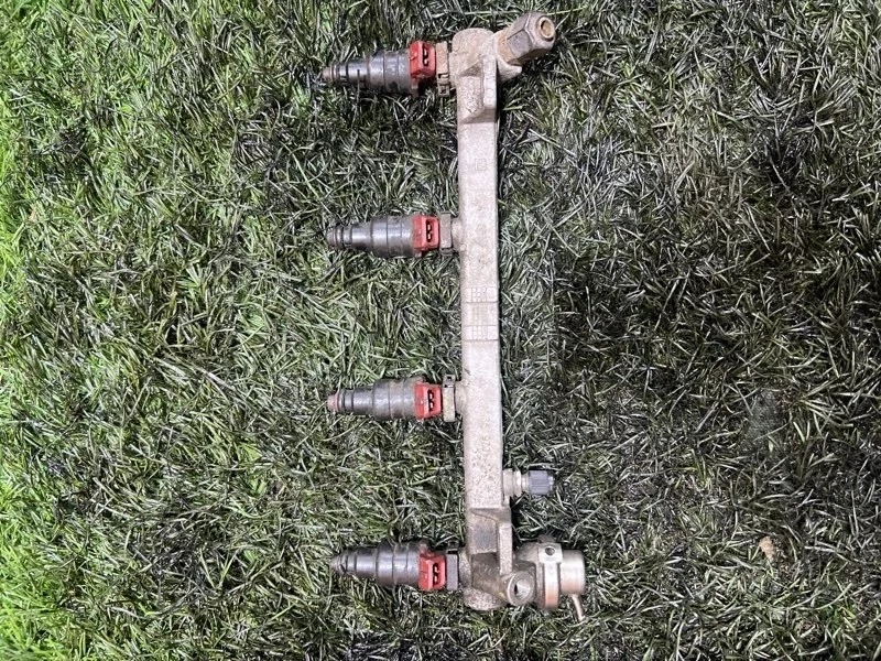 Топливная рампа с форсунками Opel Vectra