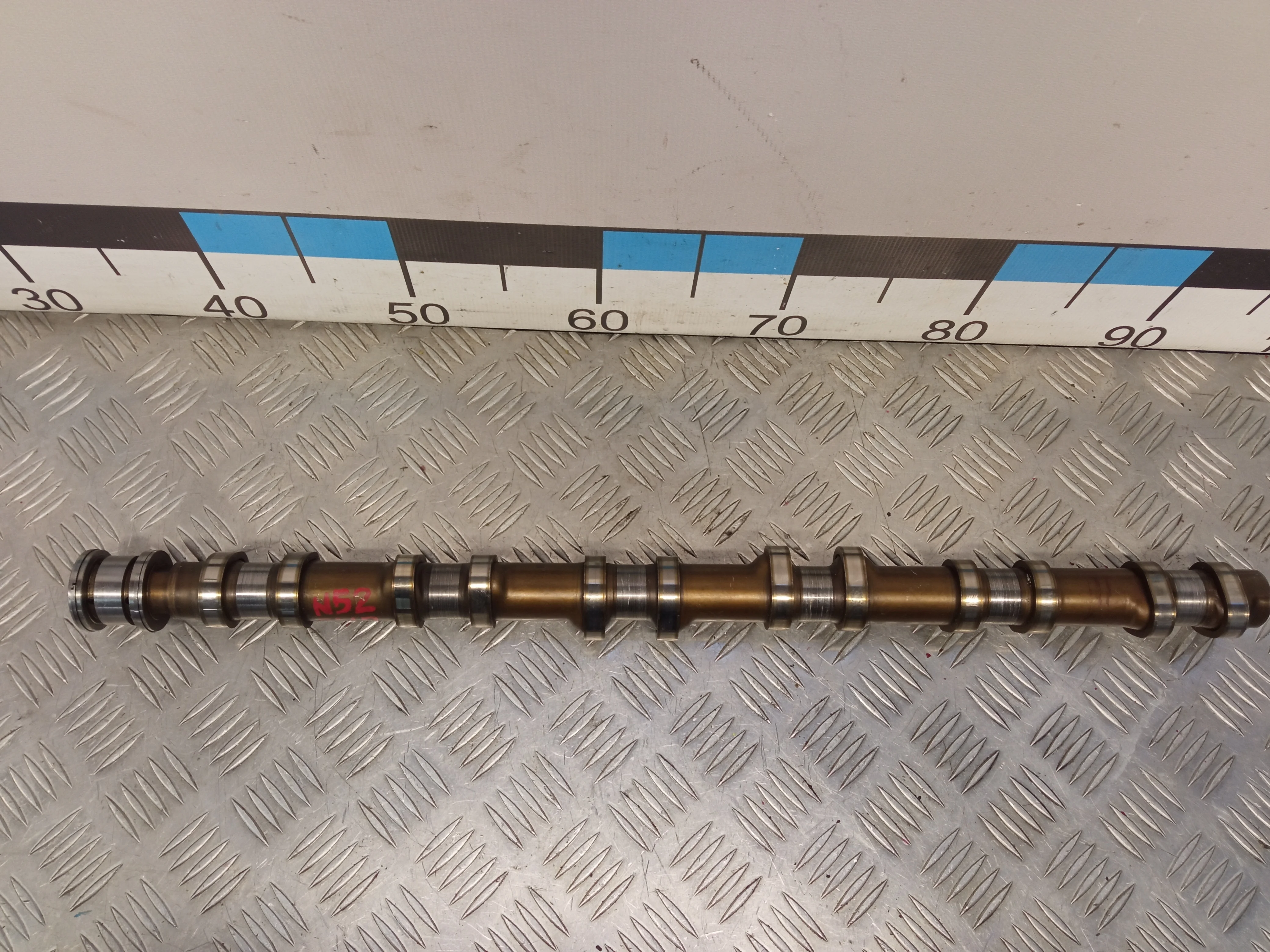 [Б/У] Распредвал выпускной N52 - Комплект распредвал 11317563665 + постель 11127531224 Царапины на опорных шейках распредвала. Постель некомплект. Только верхняя крышка. Царапины на опорных шейках. [Незначительные дефекты] [Код: 00363122 ]