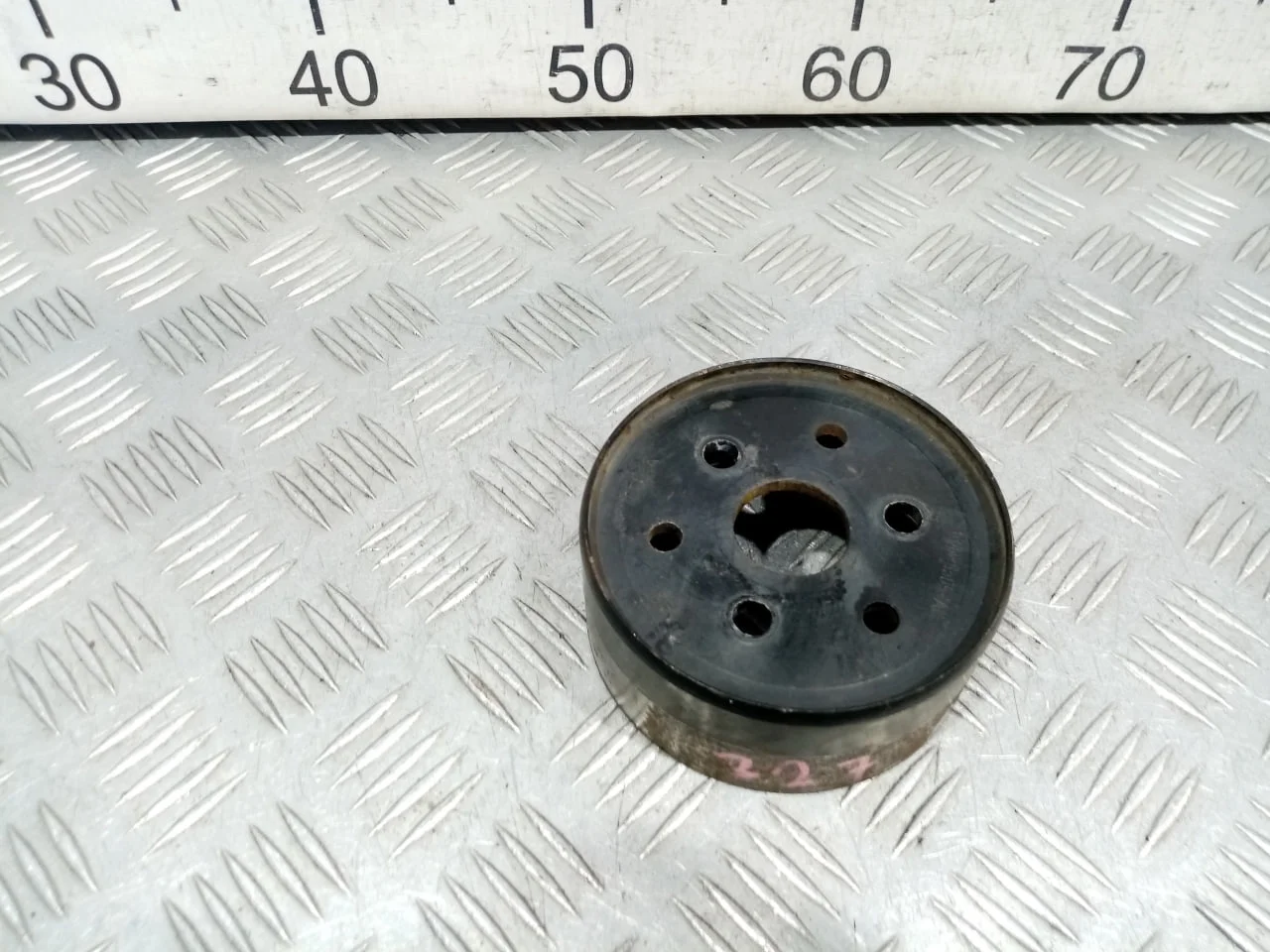 [Б/У] Шкив водяного насоса (помпы) [Код: 00592714 ]