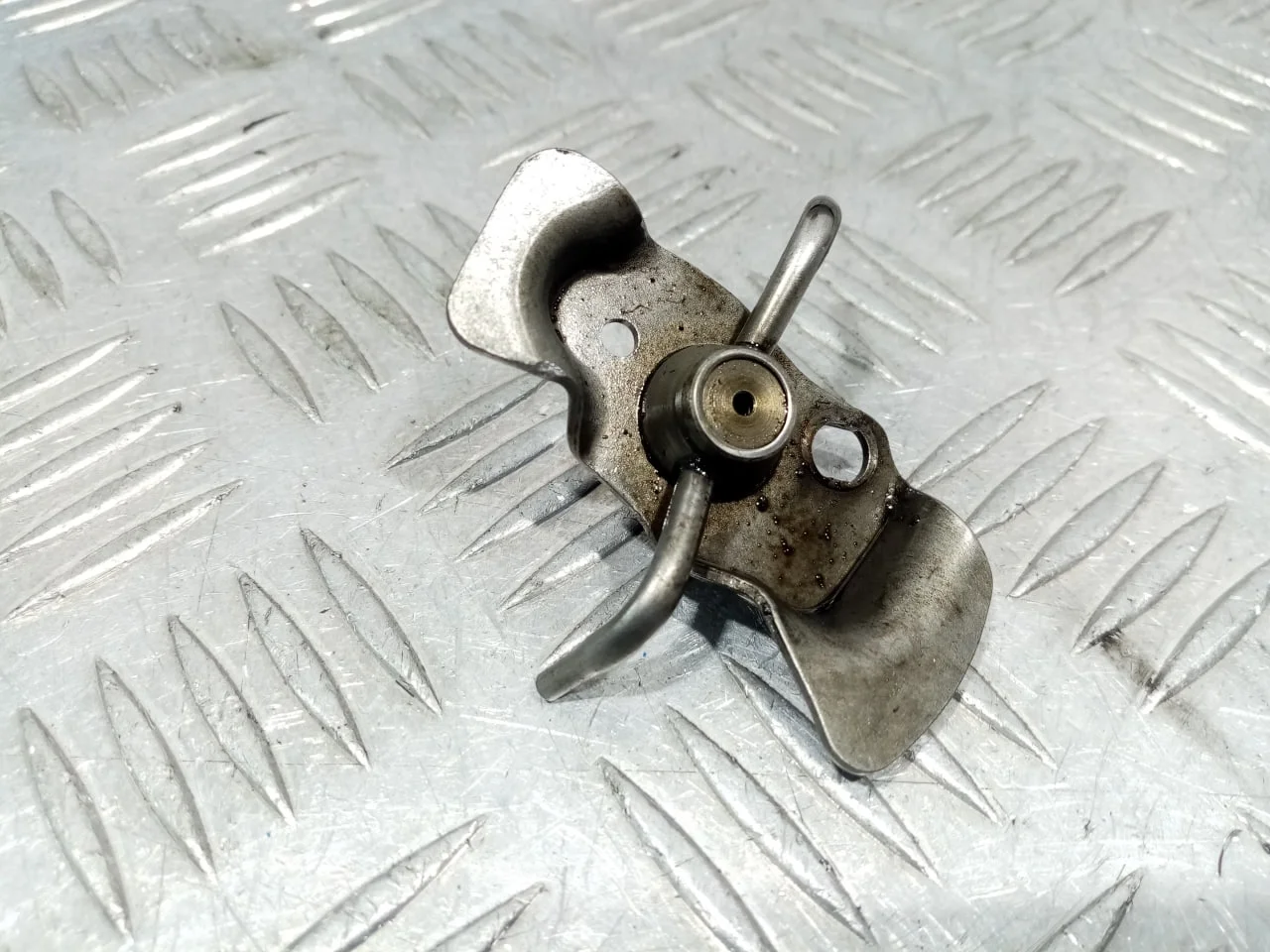 [ЧАСТЬ Б/У] Двигатель 3,0л. 24v 306DT - (Состояние: форсунка масляная) [Код: 00594708 ]