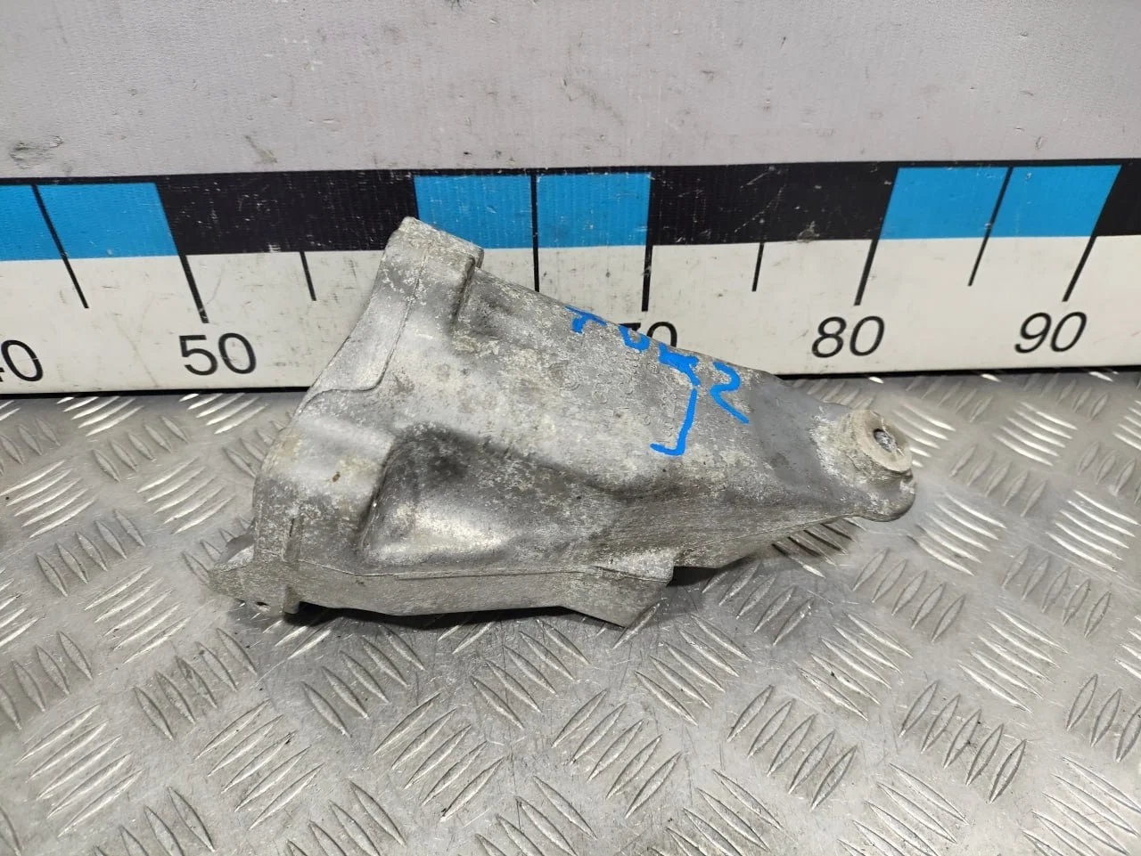 [Б/У] Кронштейн двигателя правый Mercedes [Код: 00592811 ]