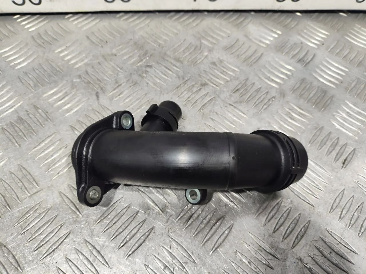 [Б/У] Патрубок охлаждающей жидкости Mercedes X253 W205 [Код: 00593590 ]