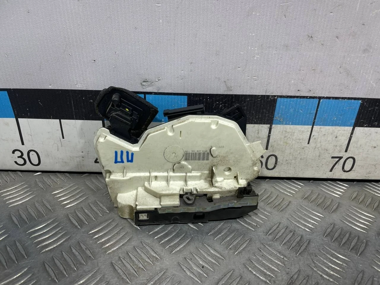 [Б/У] Замок двери передней правой Skoda VW [Код: 00594325 ]